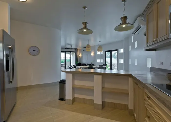Marbella Lane - Stylish Private Oceanviews *