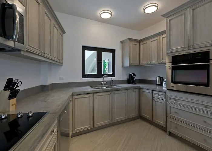 Marbella Lane - Stylish Private Oceanviews *