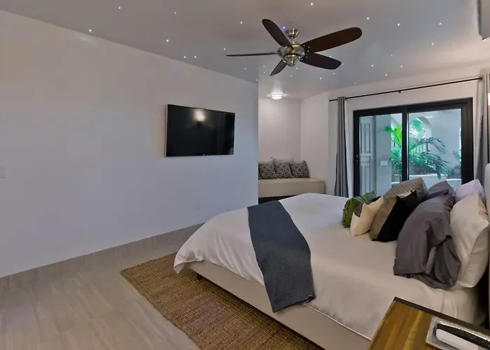 Marbella Lane - Stylish Private Oceanviews *