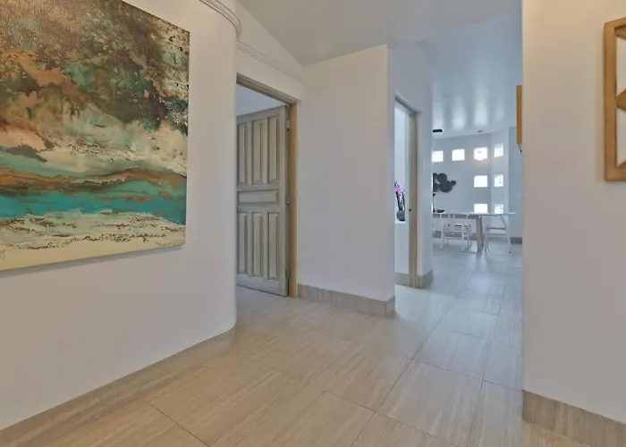 Marbella Lane - Stylish Private Oceanviews *