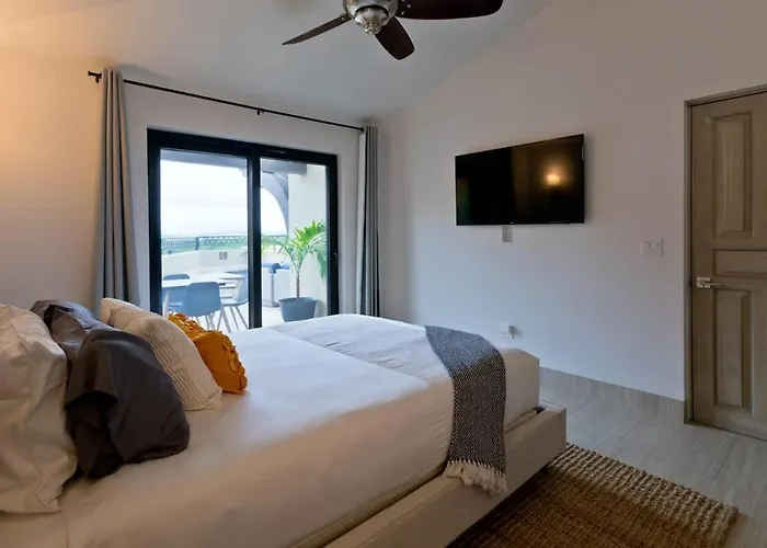 Marbella Lane - Stylish Private Oceanviews
