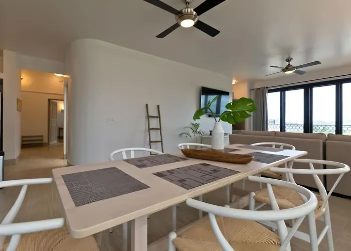 Marbella Lane - Stylish Private Oceanviews